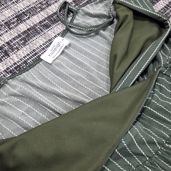 Kaileigh Striped Green Jumpsuit Capri Length Pants Medium Petite - Picture 7 of 9